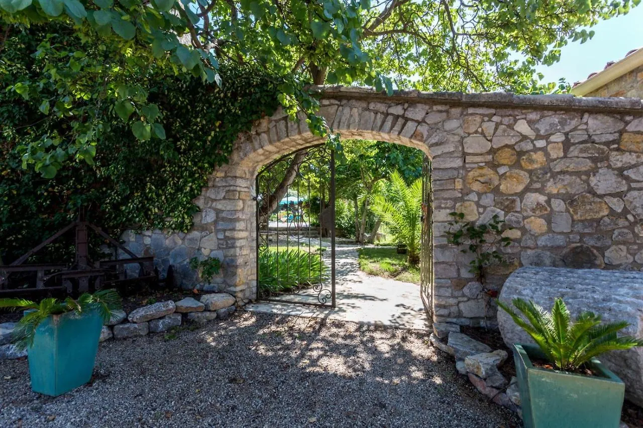 Domaine L'Helion Bed & Breakfast Taradeau